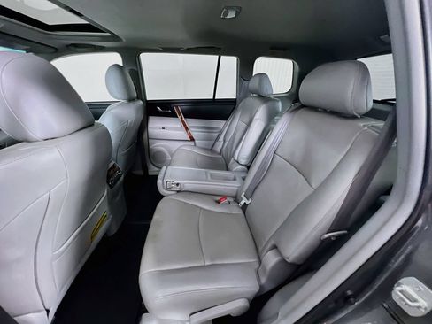 Used 2012 Toyota Highlander Limited w/ Tow Pkg AWD/4WD image 24