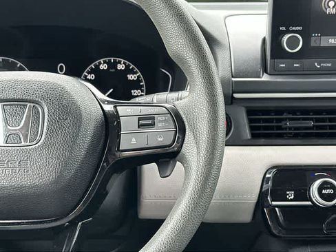 Used 2023 Honda Pilot LX image 9