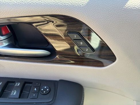 Used 2023 Chrysler Pacifica Limited image 25