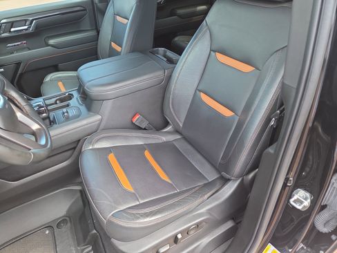 Used 2024 GMC Sierra 1500 AT4 w/ Technology Package AWD/4WD image 13