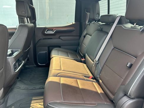 Used 2023 GMC Sierra 1500 Denali w/ Denali Reserve Package AWD/4WD image 9