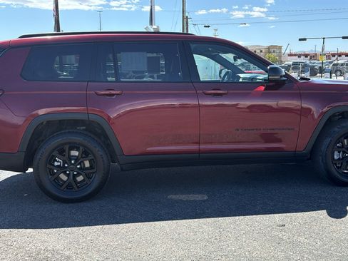 Used 2024 Jeep Grand Cherokee L Laredo AWD/4WD image 4