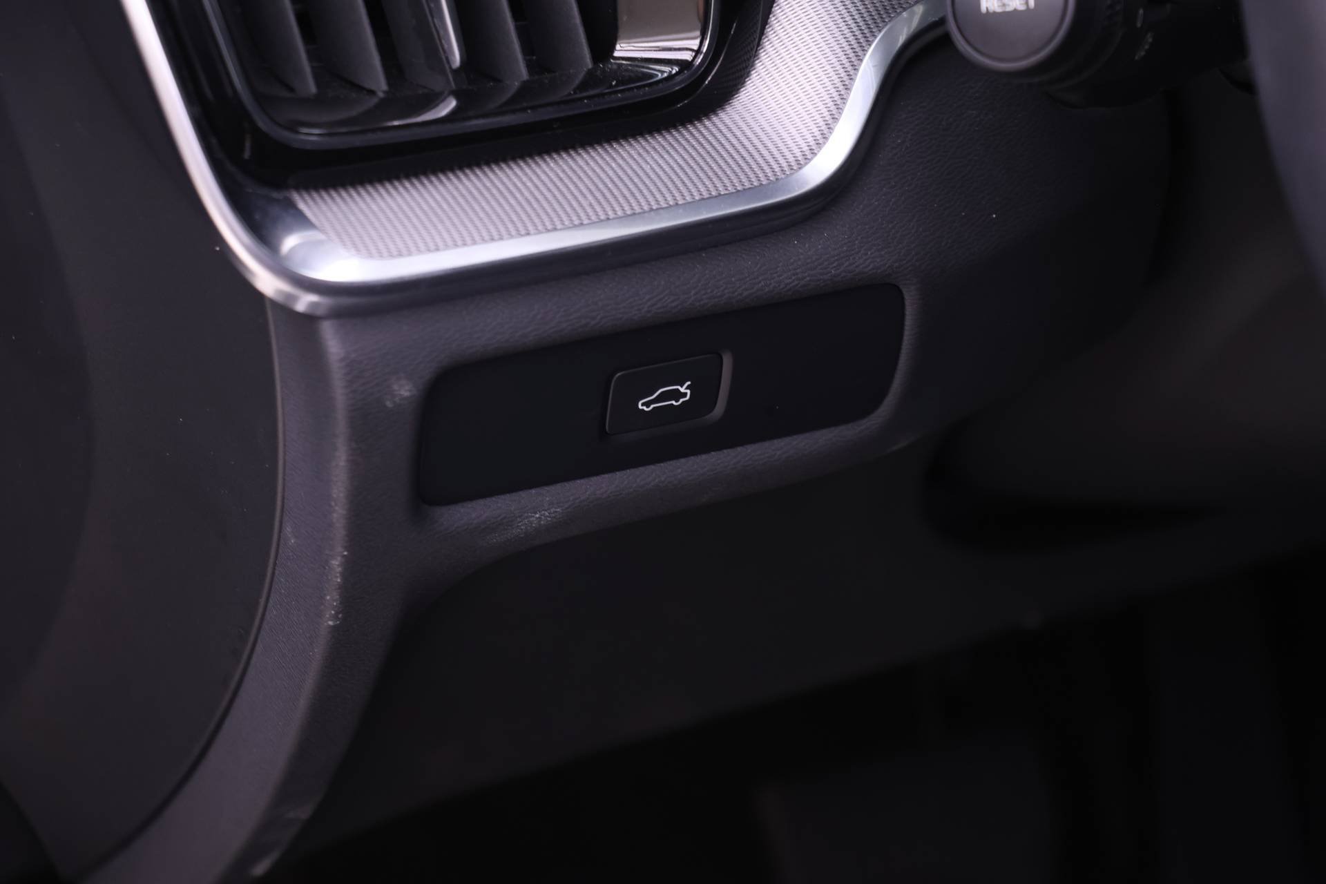 Used 2024 Volvo S60 B5 Plus FWD image 19