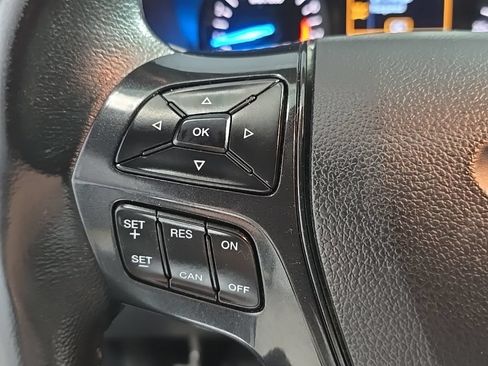 Used 2017 Ford Explorer XLT FWD image 35