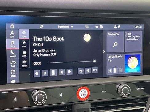 Used 2024 Porsche Macan image 30