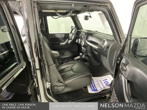 Used 2017 Jeep Wrangler Unlimited Rubicon AWD/4WD image 14