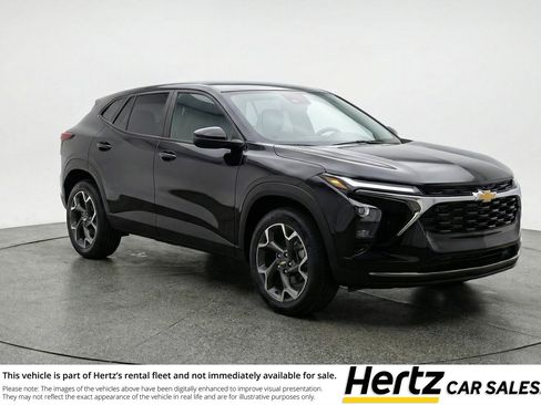 Used 2025 Chevrolet Trax LT FWD image 1