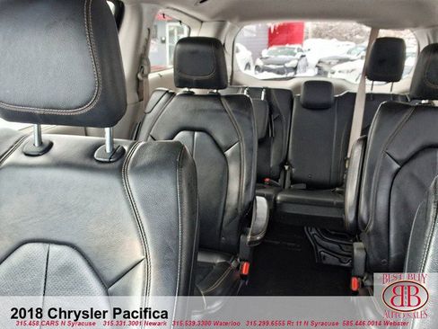 Used 2018 Chrysler Pacifica Touring-L image 12