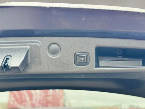 Used 2018 Chevrolet Equinox LT image 15