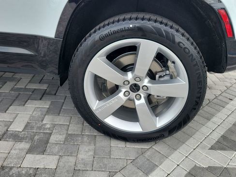 New 2026 Land Rover Defender 110 X-Dynamic SE image 13