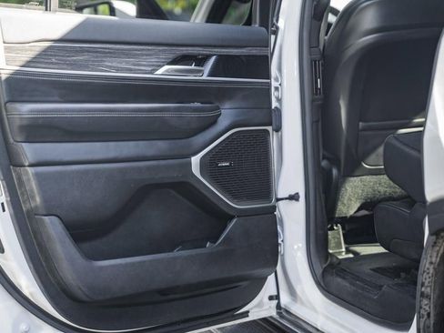 Used 2022 Jeep Wagoneer Series III image 34