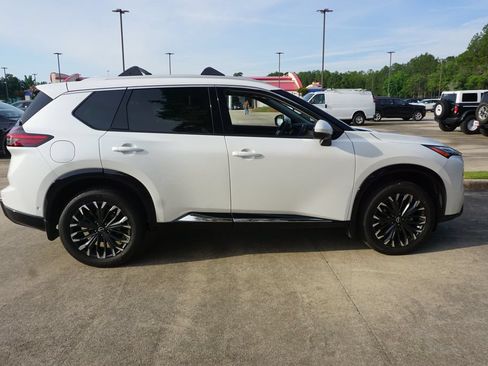 Used 2025 Nissan Rogue Platinum FWD image 22