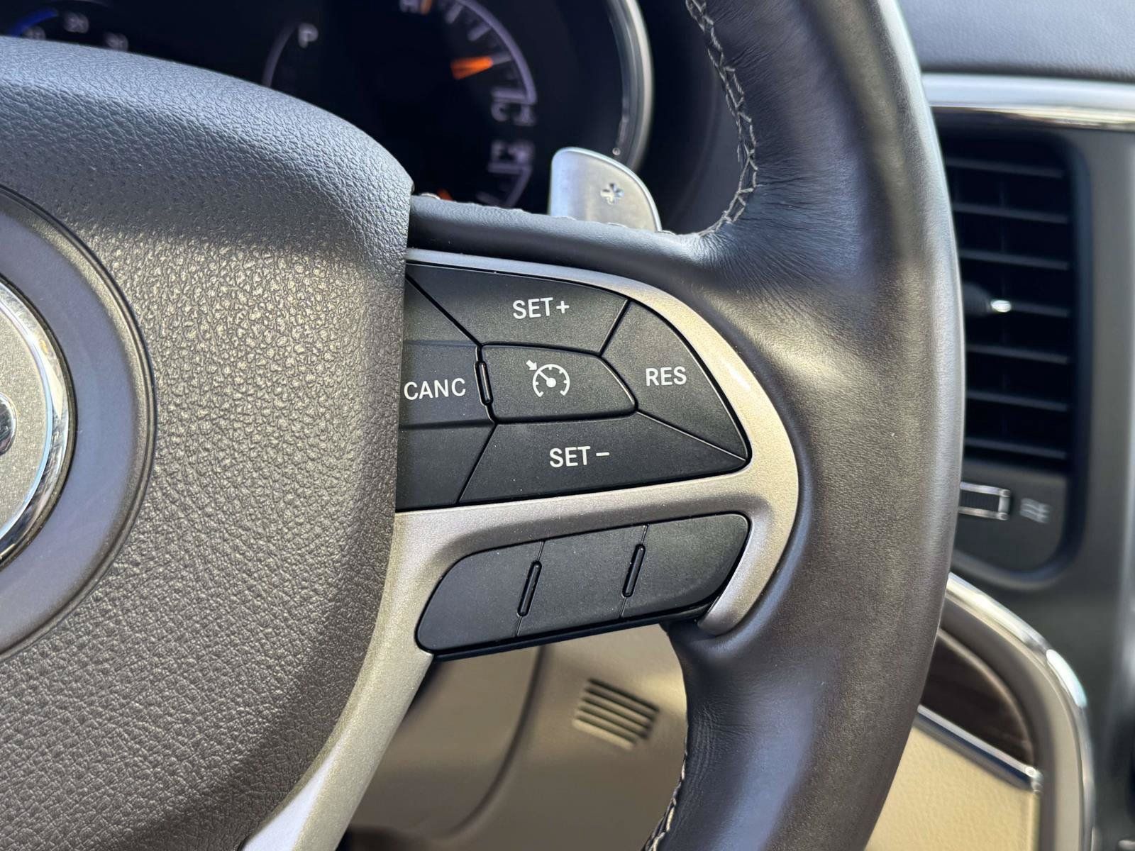 Used 2015 Jeep Grand Cherokee Overland AWD/4WD image 13