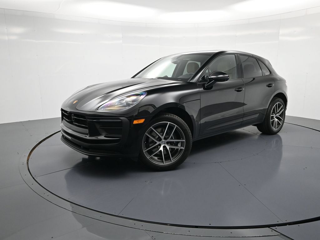 Certified 2026 Porsche Macan AWD/4WD image 28