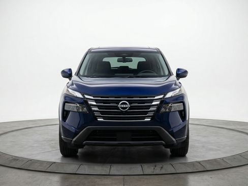 Used 2025 Nissan Rogue SV image 2