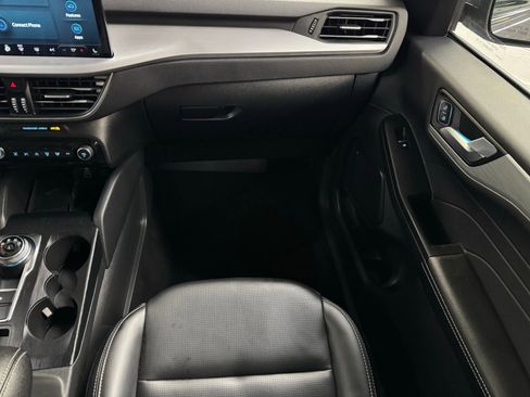 Used 2024 Ford Escape Platinum image 18