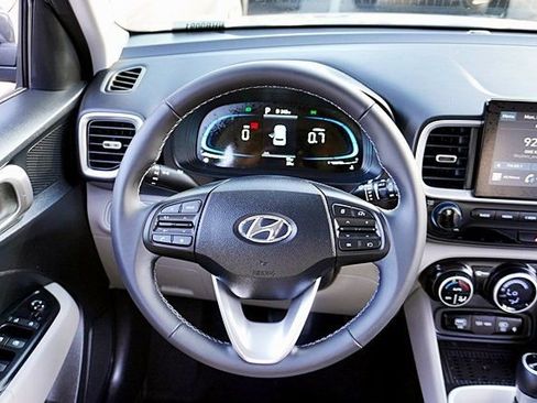 Certified 2026 Hyundai Venue SEL FWD image 20