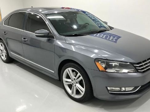 Used 2014 Volkswagen Passat TDI SEL Premium FWD image 4
