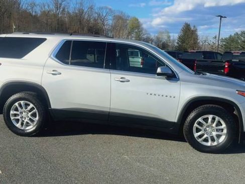Used 2020 Chevrolet Traverse LT w/ Driver Confidence II Package AWD/4WD image 9