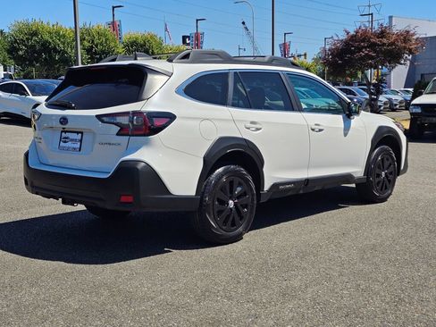 Used 2025 Subaru Outback Premium AWD/4WD image 3