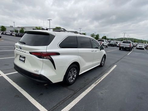 Used 2021 Toyota Sienna XLE FWD image 7