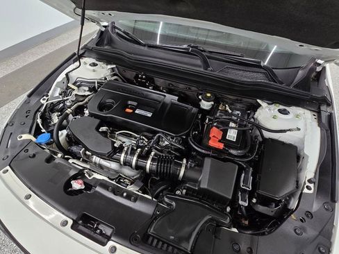 Used 2018 Honda Accord Touring image 39