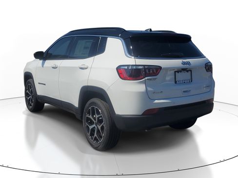 New 2026 Jeep Compass Limited AWD/4WD image 4