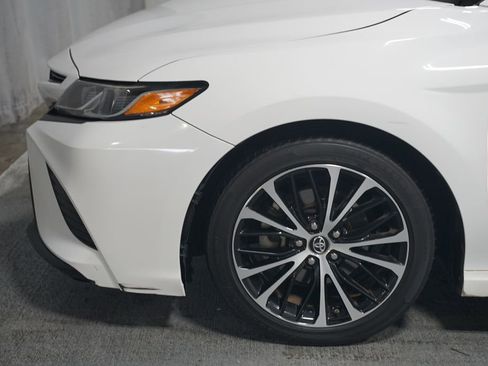 Used 2018 Toyota Camry SE FWD image 5