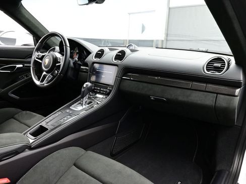 Certified 2024 Porsche 718 Cayman GTS RWD image 13
