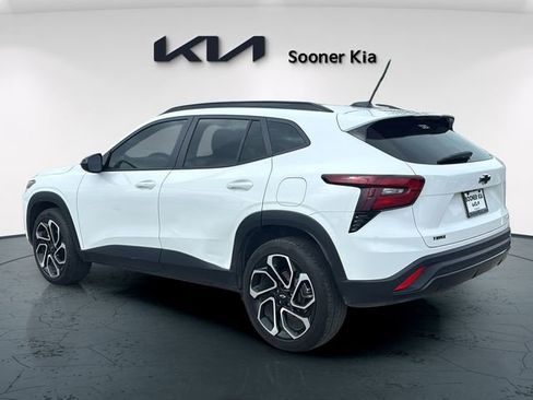 Used 2025 Chevrolet Trax RS w/ Driver Confidence Package image 4