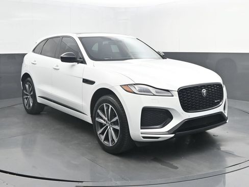 Certified 2024 Jaguar F-PACE R-Dynamic S AWD/4WD image 9