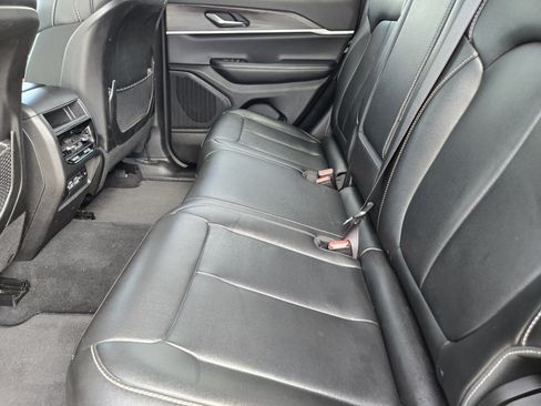 Certified 2023 Jeep Grand Cherokee Limited AWD/4WD image 27