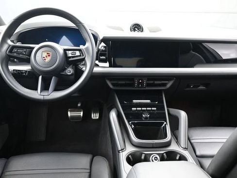 New 2025 Porsche Cayenne S image 8