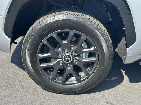 Used 2023 Toyota Tundra Platinum AWD/4WD image 28