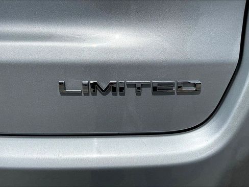 Used 2025 Jeep Compass Limited AWD/4WD image 23