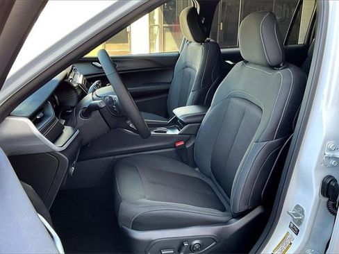 New 2025 Jeep Grand Cherokee L Laredo w/ Luxury Tech Group I image 8