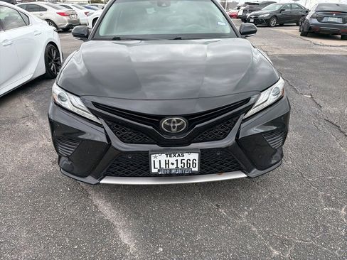 Used 2018 Toyota Camry XSE image 3