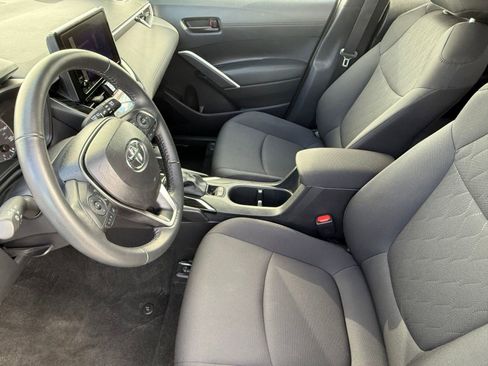 Used 2025 Toyota Corolla Cross LE image 21