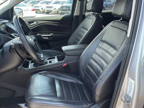 Used 2017 Ford Escape SE w/ SE Leather Comfort Package AWD/4WD image 12