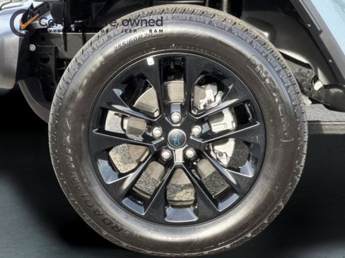 Certified 2025 Jeep Wrangler Unlimited Sahara w/ Safety Group AWD/4WD image 26