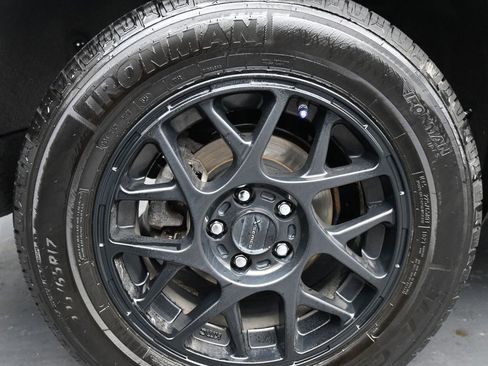 Used 2021 Toyota RAV4 LE image 9