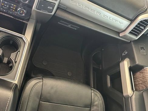 Used 2019 Ford F250 Lariat w/ Lariat Ultimate Package AWD/4WD image 26