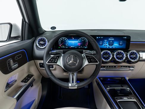 New 2026 Mercedes-Benz GLB 250 4MATIC image 17