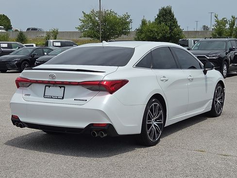 Used 2019 Toyota Avalon Touring FWD image 5