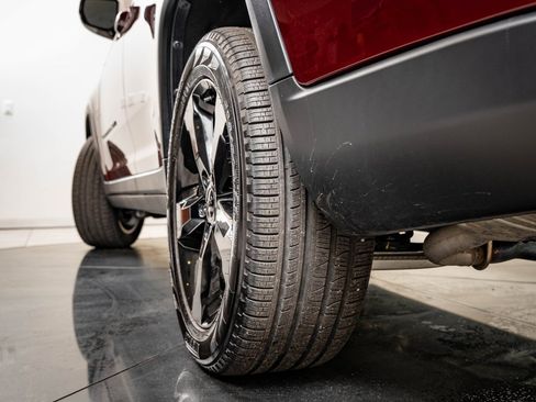 Used 2024 Jeep Grand Cherokee L Limited w/ Black Appearance Package image 40