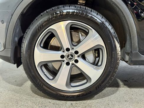 Used 2019 Mercedes-Benz GLC 300 4MATIC image 8