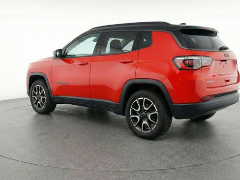 Used 2025 Jeep Compass Trailhawk image 6