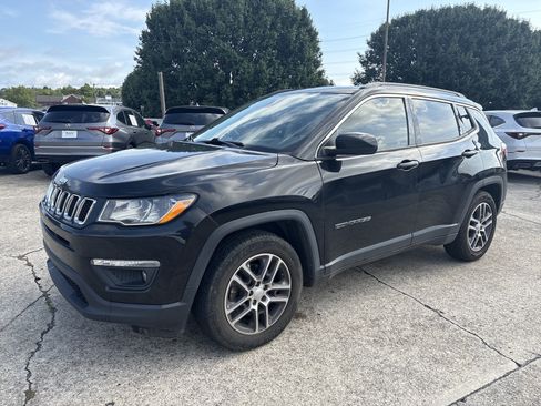 Used 2019 Jeep Compass Latitude w/ Popular Equipment Group FWD image 4