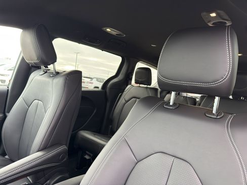 New 2026 Chrysler Pacifica Select image 28