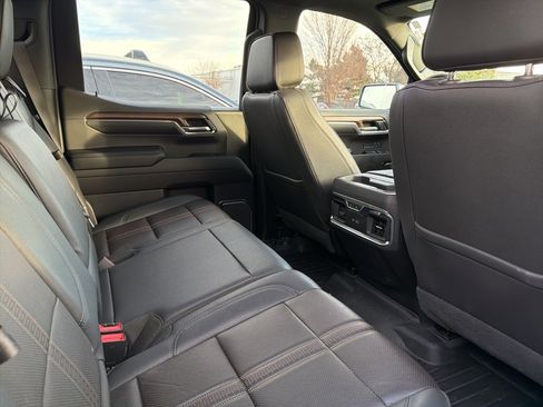 Used 2023 Chevrolet Silverado 1500 High Country w/ High Country Premium Package image 6